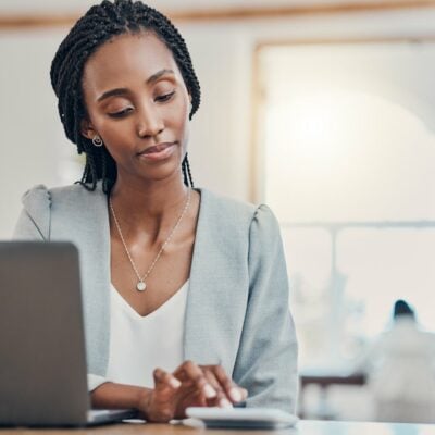 $45,000 a year is how much an hour?